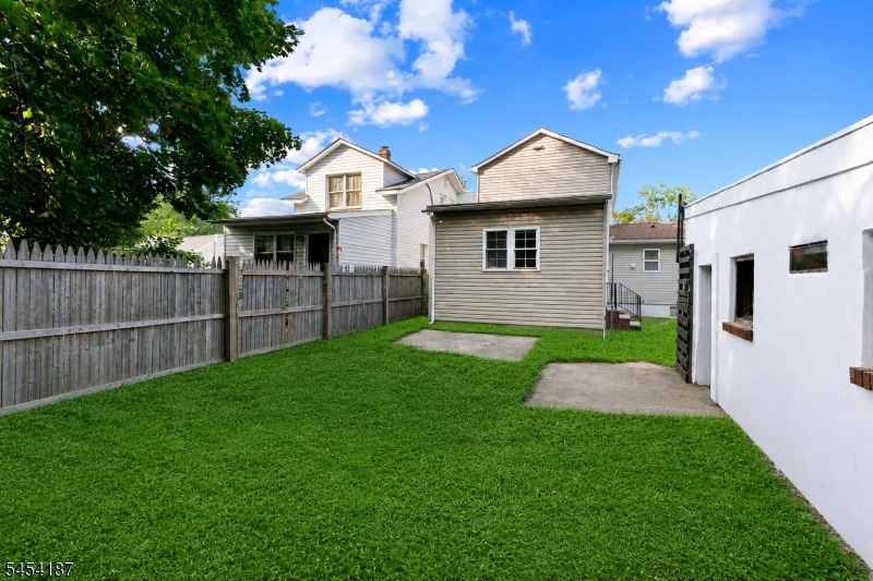 229 Parkinson Ave Property Photo 40