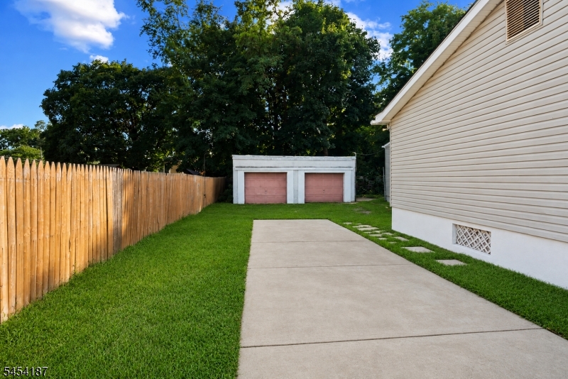229 Parkinson Ave Property Photo 41