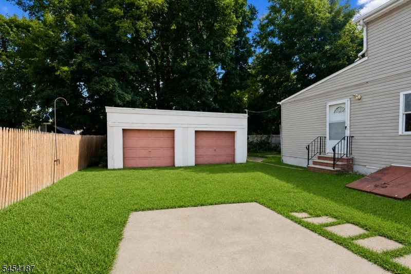 229 Parkinson Ave Property Photo 42