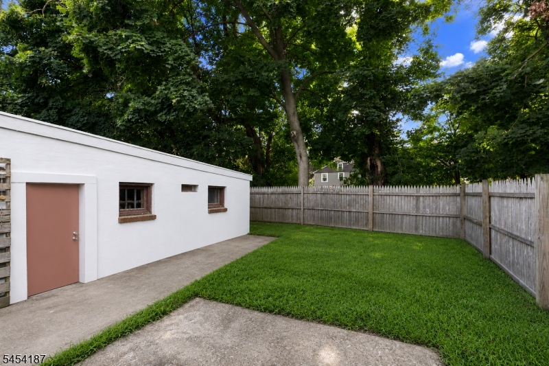229 Parkinson Ave Property Photo 43