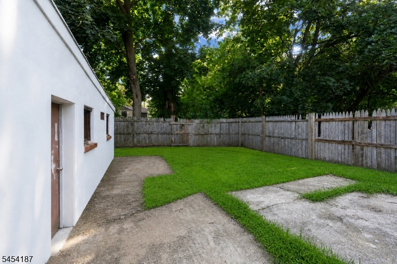 229 Parkinson Ave Property Photo 44