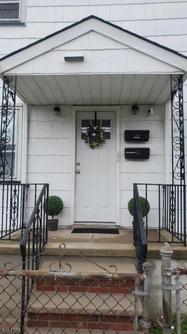 115 Van Riper Ave Property Photo 1