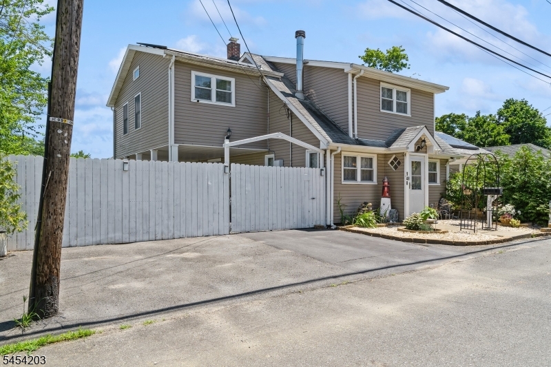 148 Mckinley Ave Property Photo 1