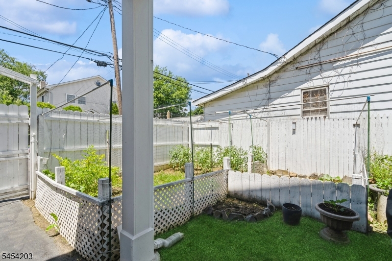 148 Mckinley Ave Property Photo 7