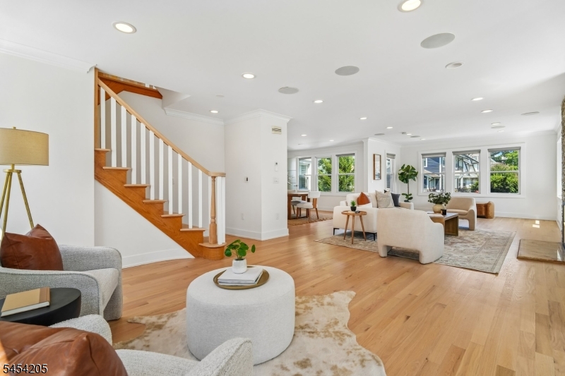 877 Park Ave Property Photo 3