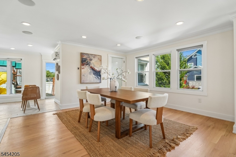 877 Park Ave Property Photo 14