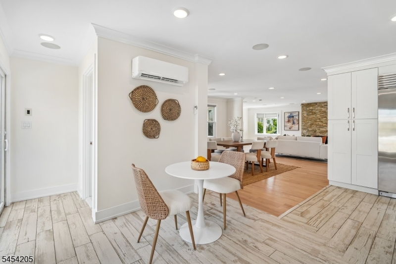 877 Park Ave Property Photo 15