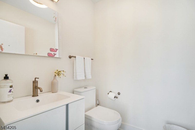 877 Park Ave Property Photo 16