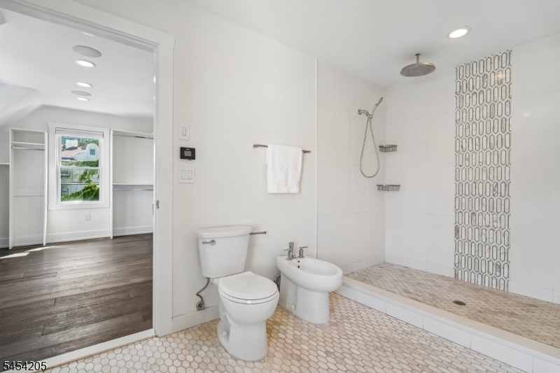 877 Park Ave Property Photo 30