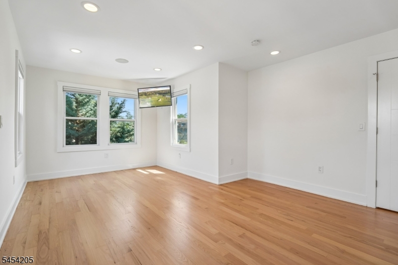 877 Park Ave Property Photo 33
