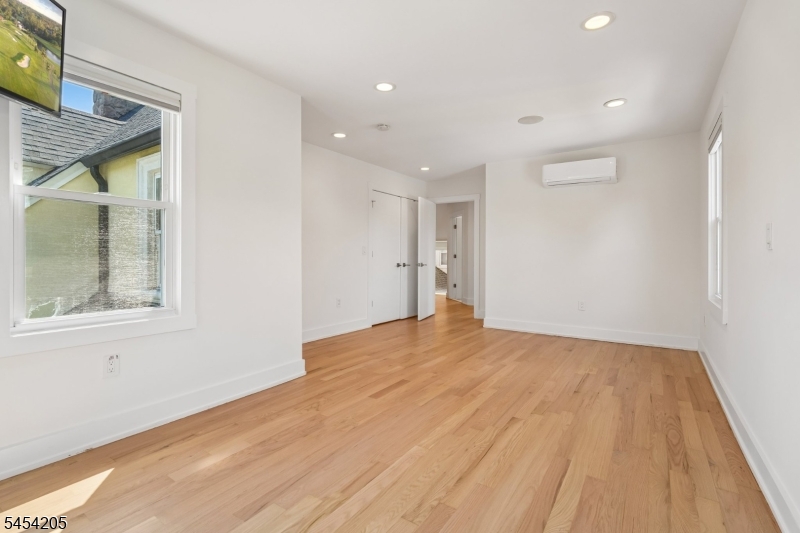 877 Park Ave Property Photo 34