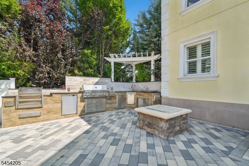 877 Park Ave Property Photo 45