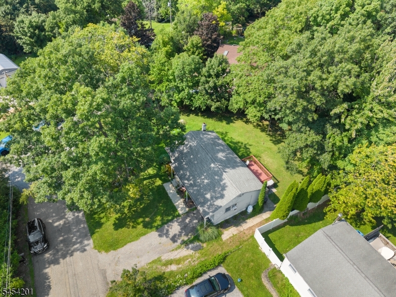 1 Ridgeview Ct Property Photo 3