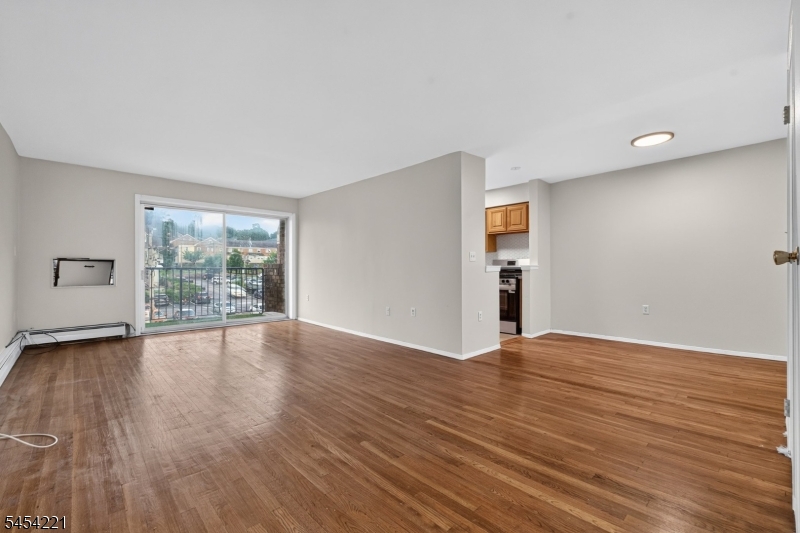 765 Vose Ave D14 Property Photo 4