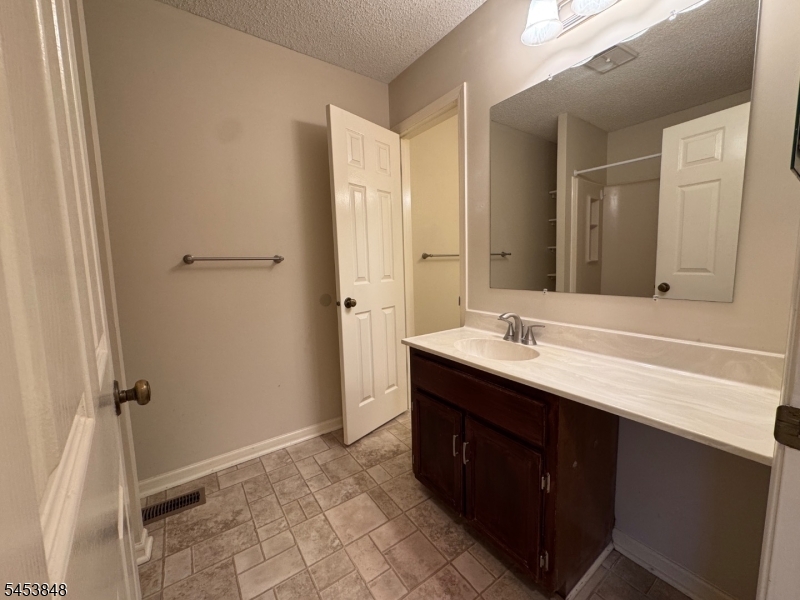 42 Burlington Ct Property Photo 23