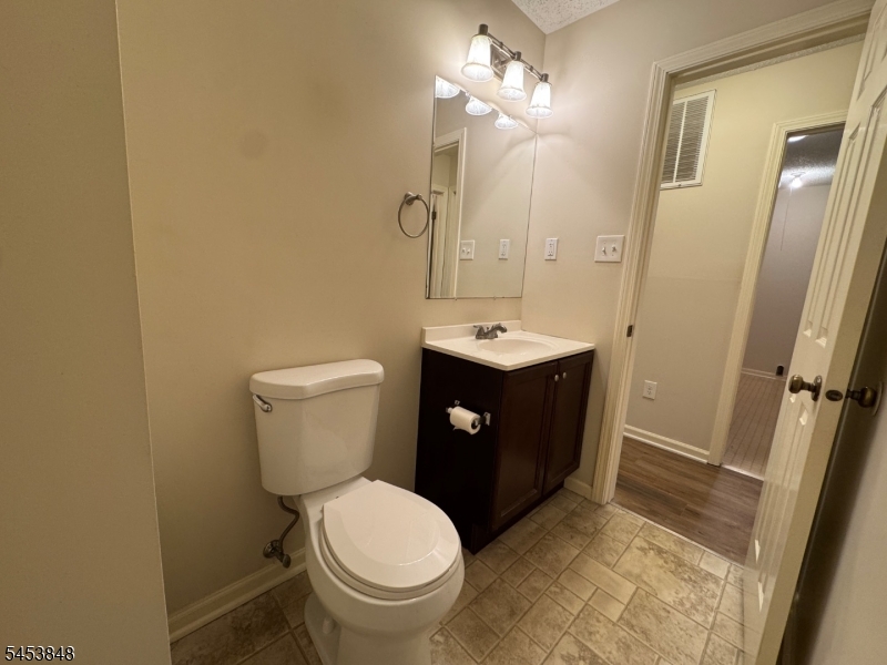 42 Burlington Ct Property Photo 25