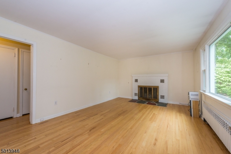 329 Morris Ave Property Photo 4