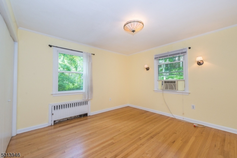 329 Morris Ave Property Photo 10