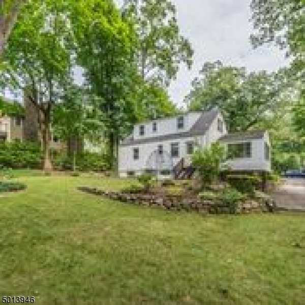 329 Morris Ave Property Photo 16