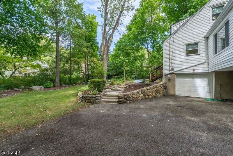 329 Morris Ave Property Photo 19