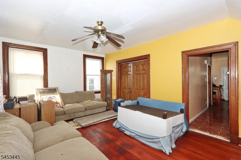 115 Florence Ave Property Photo 3