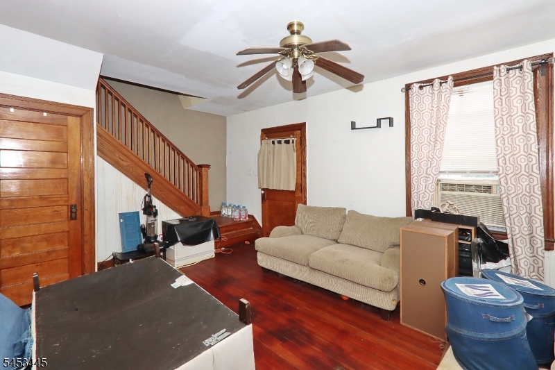 115 Florence Ave Property Photo 4