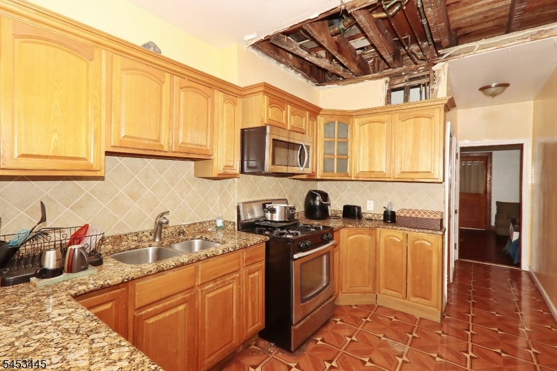 115 Florence Ave Property Photo 6