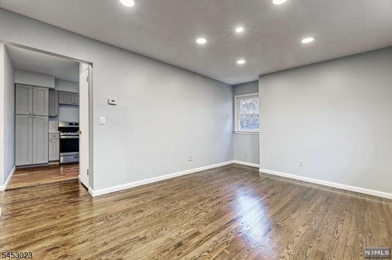 24 Horton Ave 2 Property Photo 6