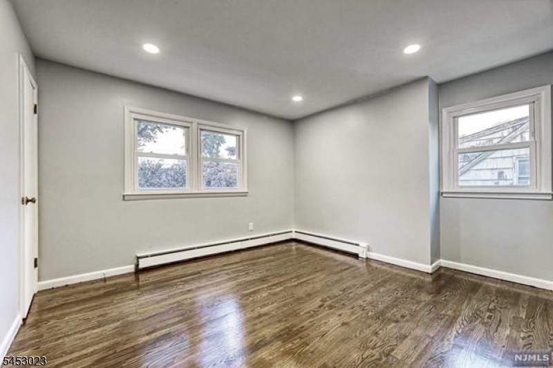 24 Horton Ave 2 Property Photo 7