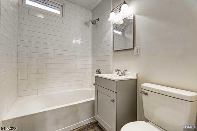 24 Horton Ave 2 Property Photo 13