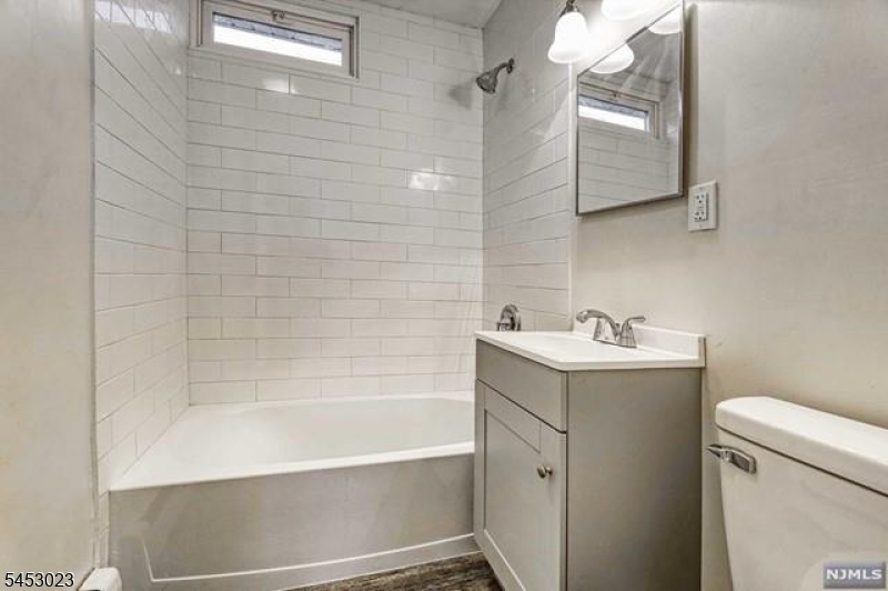 24 Horton Ave 2 Property Photo 14