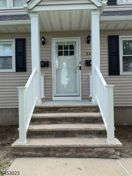 24 Horton Ave 2 Property Photo 18