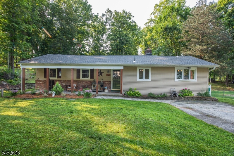 904 Crest Rd Property Photo 1