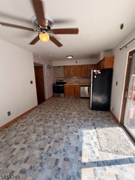 112 Stedwick Dr Property Photo 4