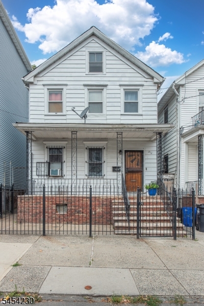 212 Garside St Property Photo 2