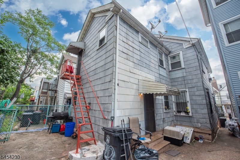 212 Garside St Property Photo 6