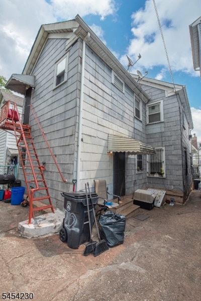 212 Garside St Property Photo 7