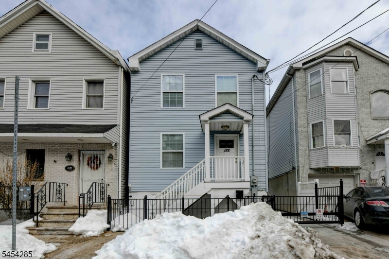 188 Pennington St Property Photo 1