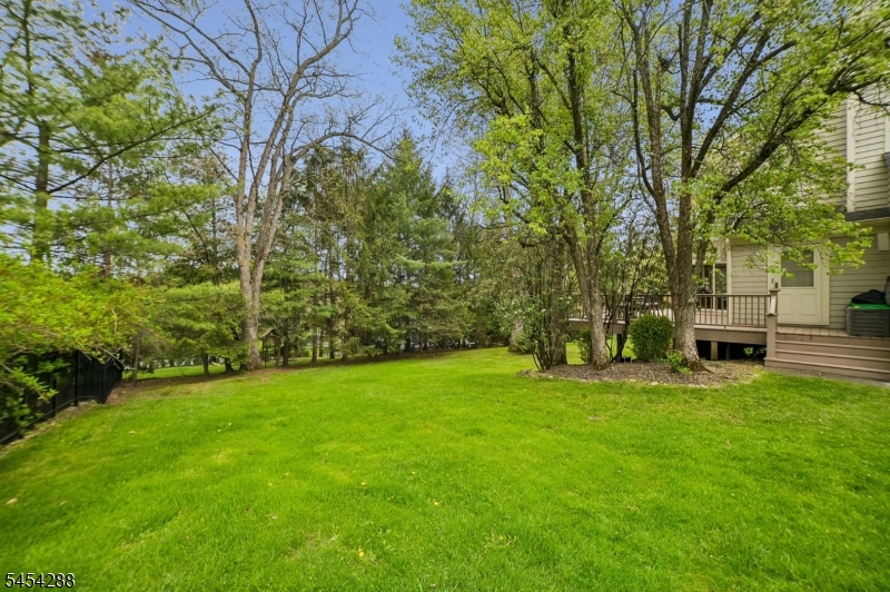 11 Hawthorne Ct Property Photo 44