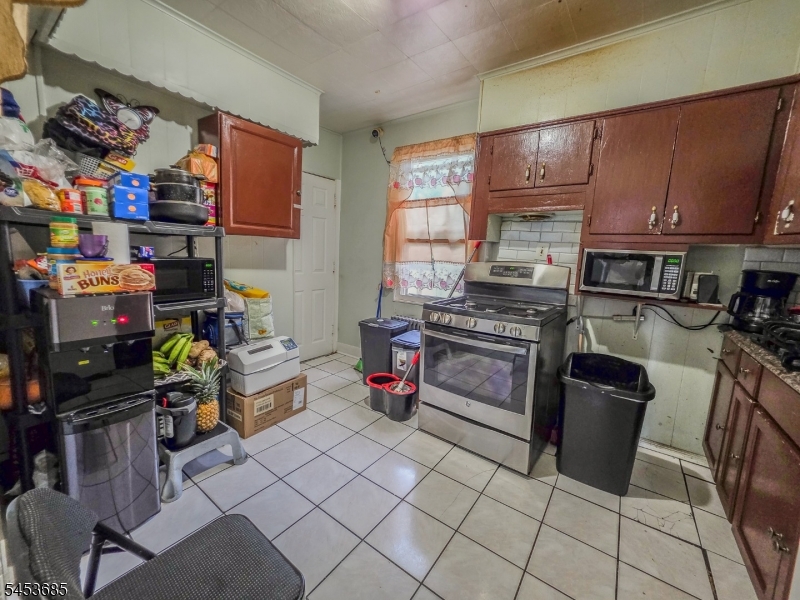 10 Ball St Property Photo 3