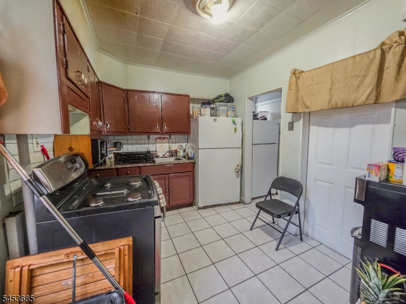 10 Ball St Property Photo 4