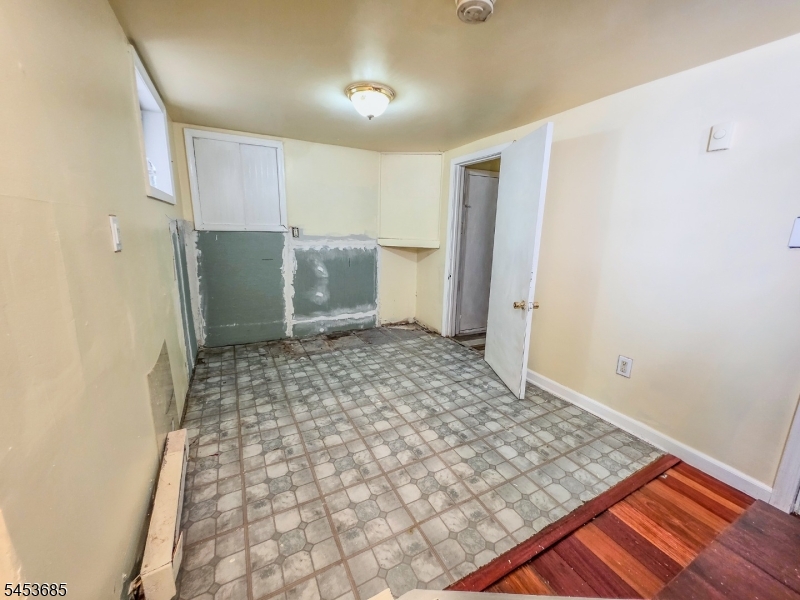 10 Ball St Property Photo 15
