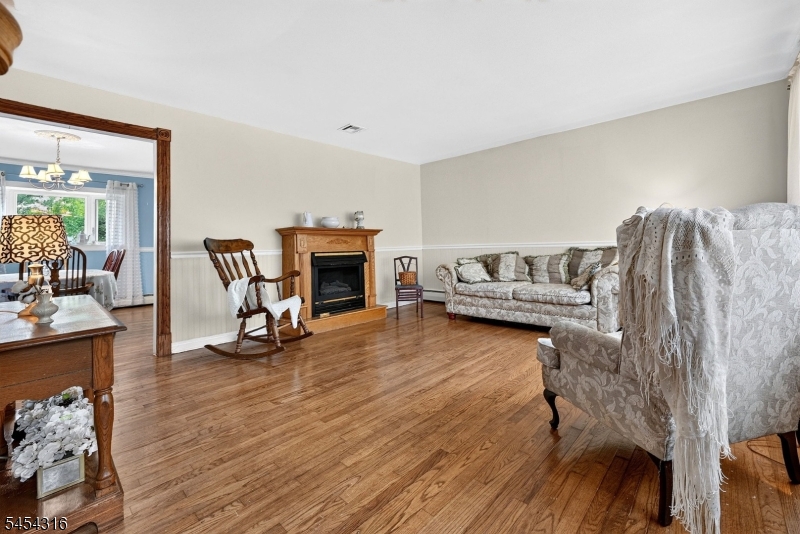 20 Thompson Ave Property Photo 6