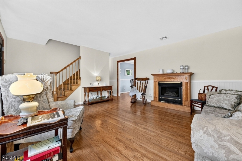 20 Thompson Ave Property Photo 7