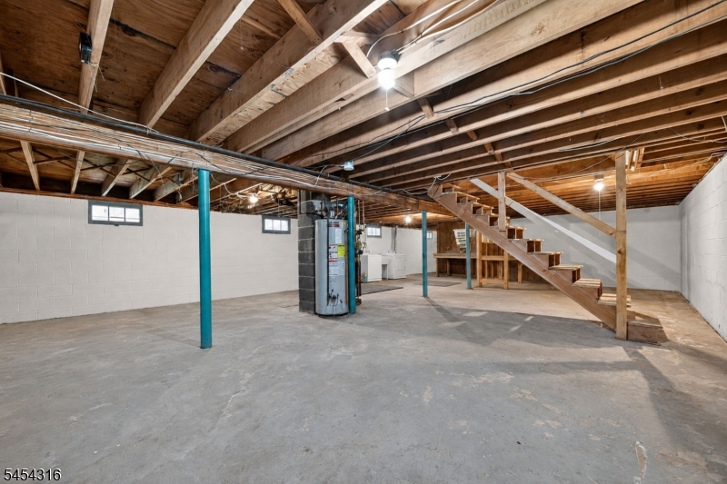 20 Thompson Ave Property Photo 31