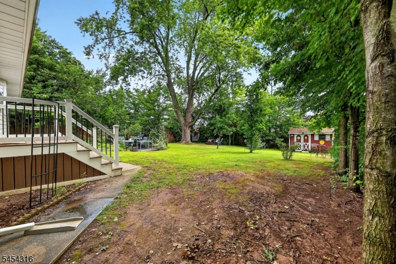 20 Thompson Ave Property Photo 35