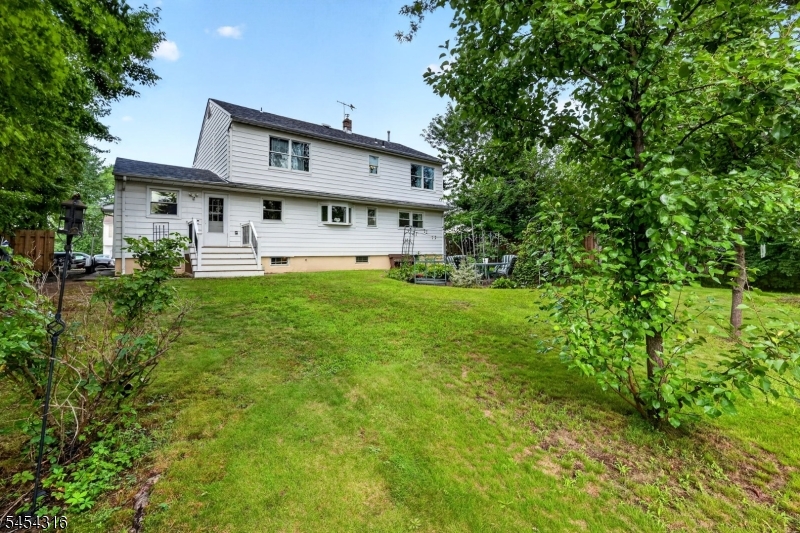 20 Thompson Ave Property Photo 36