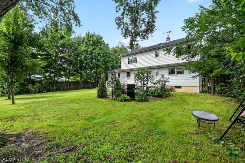 20 Thompson Ave Property Photo 38