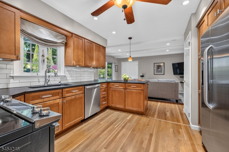 108 Chestnut Ter Property Photo 3