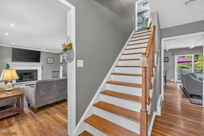 108 Chestnut Ter Property Photo 6